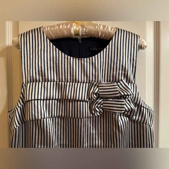 NWT Banana Republic Navy/ Silver Stripe Double Bow Shift Satin Dress Size 10 - Picture 4 of 9